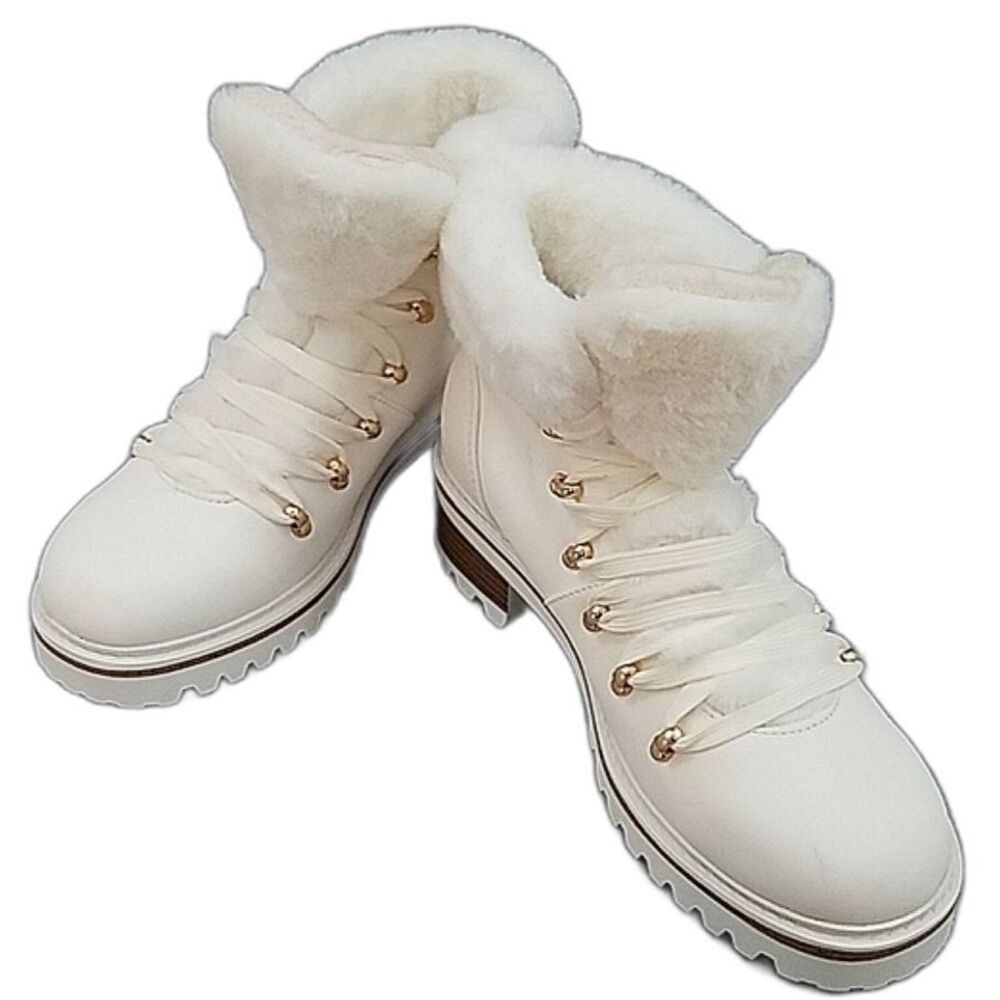 NWT Bamboo Edison white faux fur Chukka Boots - women's 10
